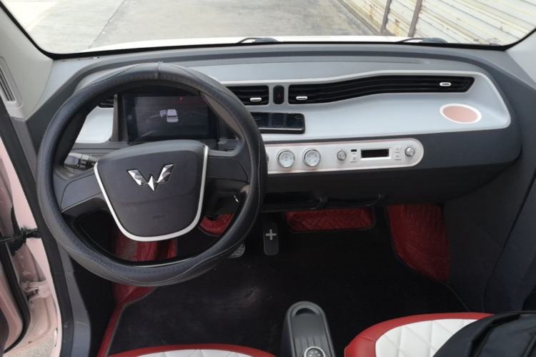 Used Wuling Hongguang MINIEV 2021 Macaron Fashion Model Lithium Iron Phosphate Center Console