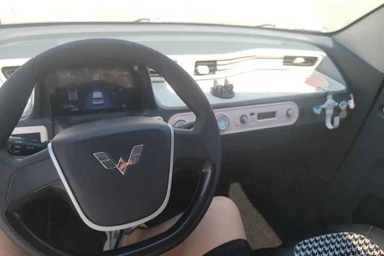 Used Wuling Hongguang MINIEV 2021 Macaron Fashion Edition Lithium-Ion Battery Center Console