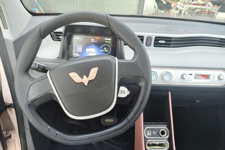 Used Wuling Hongguang MINIEV 2021 Macaron Premium Model – Lithium Iron Phosphate Center Console