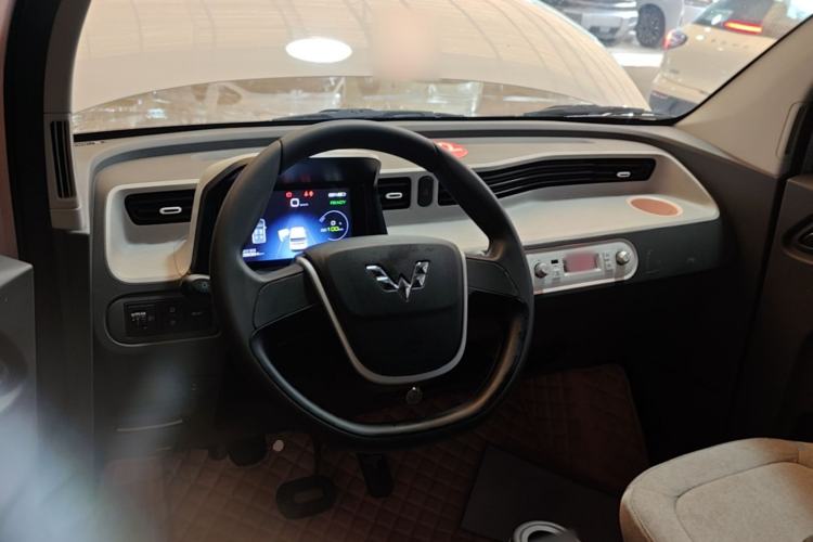 Used Wuling Hongguang MINIEV 2021 Macaron Sandwich Model 170 km Lithium Iron Phosphate Center Console