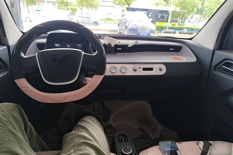 Used Wuling Hongguang MINIEV 2021 Macaron Fashion Edition Lithium-Ion Battery Center Console