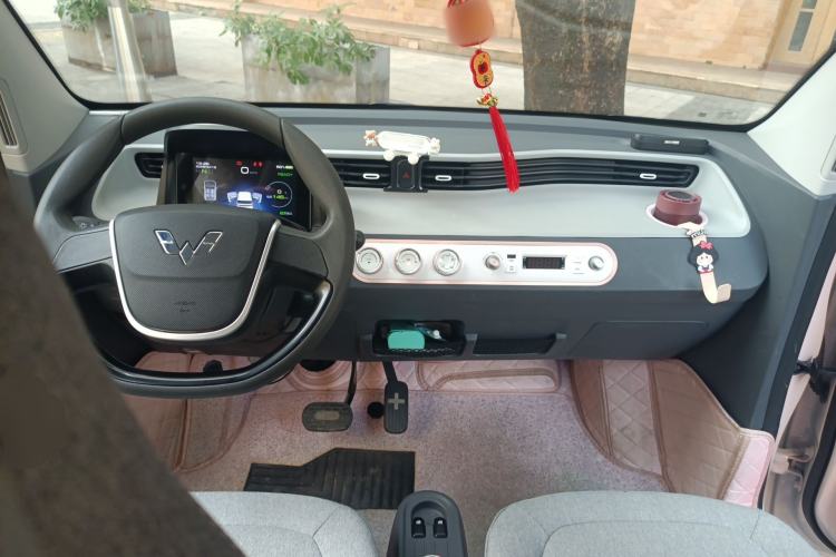 Used Wuling Hongguang MINIEV 2021 Macaron Premium Model – Lithium Iron Phosphate Center Console