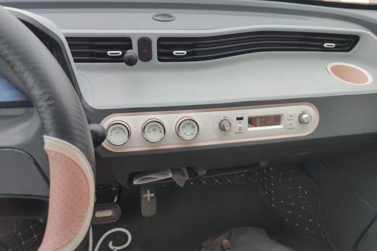 Used Wuling Hongguang MINIEV 2021 Macaron Premium Model – Lithium Iron Phosphate Audio And AC Panel
