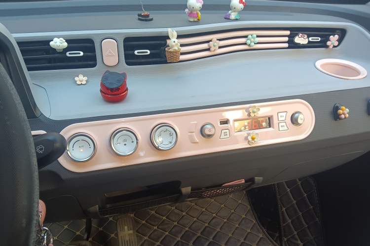 Used Wuling Hongguang MINIEV 2021 Macaron Premium Model – Lithium Iron Phosphate Audio And AC Panel