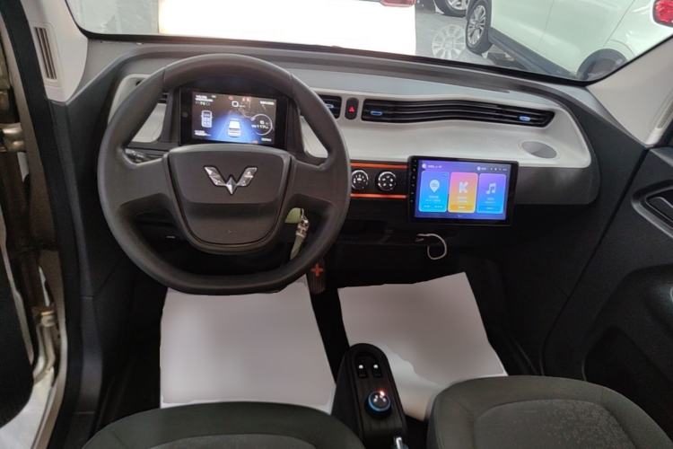 Used Wuling Hongguang MINIEV 2021 Macaron Fashion Model Lithium Iron Phosphate Center Console