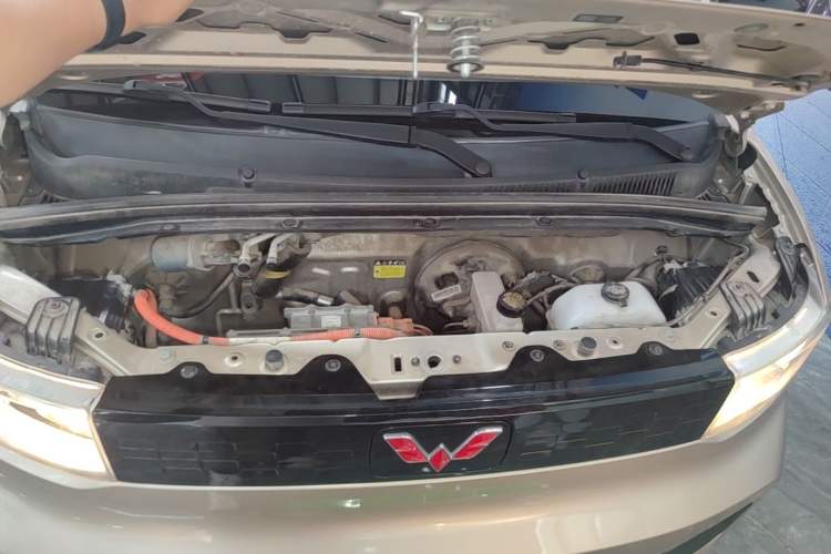 Used Wuling Hongguang MINIEV 2021 Macaron Fashion Model Lithium Iron Phosphate Engine Bay