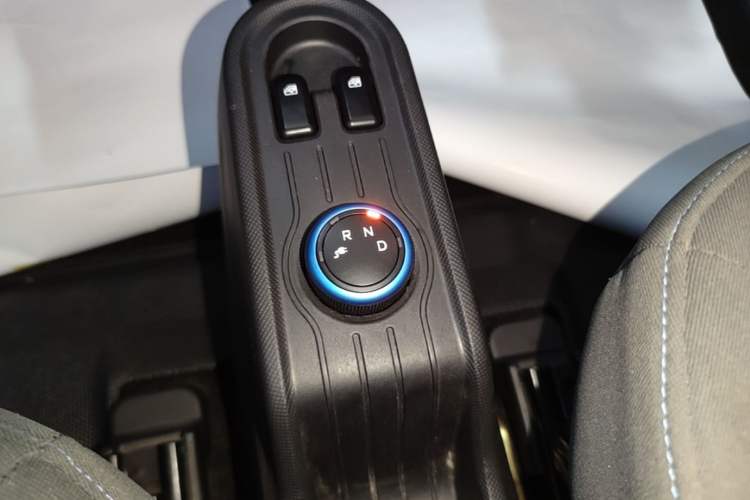 Used Wuling Hongguang MINIEV 2021 Macaron Fashion Model Lithium Iron Phosphate Gear Lever