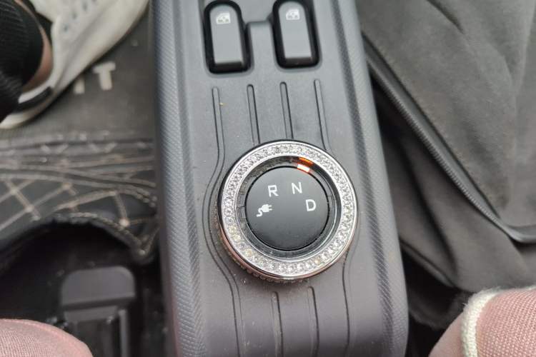 Used Wuling Hongguang MINIEV 2021 Macaron Premium Model – Lithium Iron Phosphate Gear Lever