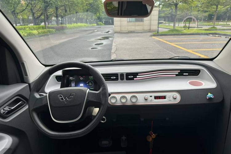 Used Wuling Hongguang MINIEV 2021 Macaron Premium Model – Lithium Iron Phosphate Interior 4