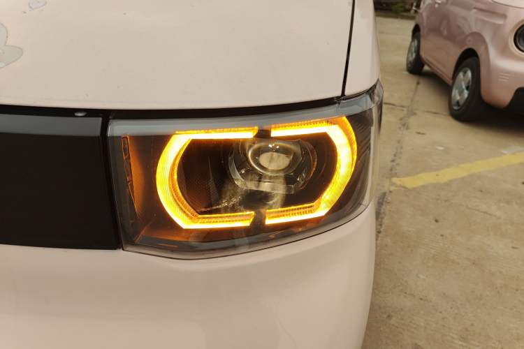 Used Wuling Hongguang MINIEV 2021 Macaron Premium Model – Lithium Iron Phosphate Left Front Headlight