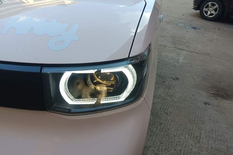 Used Wuling Hongguang MINIEV 2021 Macaron Premium Model – Lithium Iron Phosphate Left Front Headlight