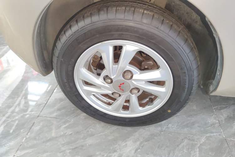 Used Wuling Hongguang MINIEV 2021 Macaron Fashion Model Lithium Iron Phosphate Left Front Wheel Hub