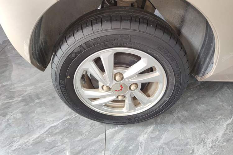 Used Wuling Hongguang MINIEV 2021 Macaron Fashion Model Lithium Iron Phosphate Right Rear Wheel Hub
