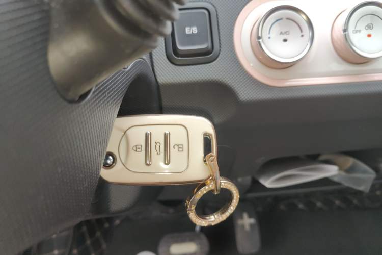 Used Wuling Hongguang MINIEV 2021 Macaron Premium Model – Lithium Iron Phosphate Vehicle Key