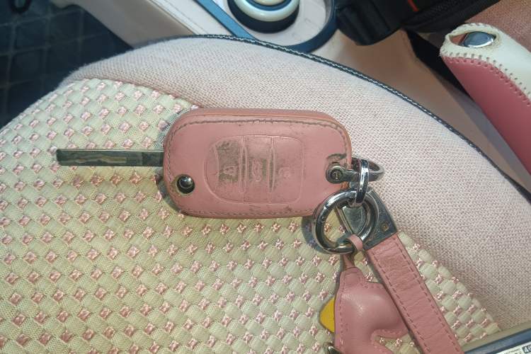 Used Wuling Hongguang MINIEV 2021 Macaron Premium Model – Lithium Iron Phosphate Vehicle Key