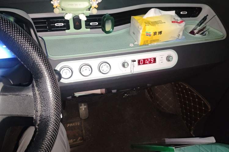 Used Wuling Hongguang MINIEV 2021 Macaron Premium Model – Lithium Iron Phosphate Audio And AC Panel