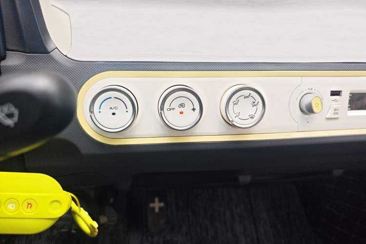 Used Wuling Hongguang MINIEV 2021 Macaron Fashion Model Lithium Iron Phosphate Audio And AC Panel