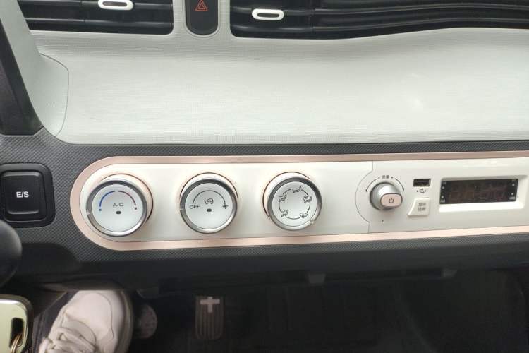Used Wuling Hongguang MINIEV 2021 Macaron Premium Model – Lithium Iron Phosphate Audio And AC Panel