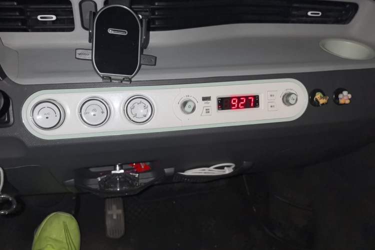 Used Wuling Hongguang MINIEV 2021 Macaron Premium Model – Lithium Iron Phosphate Audio And AC Panel