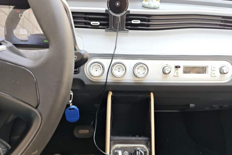 Used Wuling Hongguang MINIEV 2021 Macaron Premium Model – Lithium Iron Phosphate Audio And AC Panel