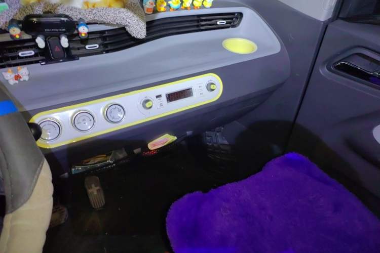 Used Wuling Hongguang MINIEV 2021 Macaron Premium Model – Lithium Iron Phosphate Audio And AC Panel