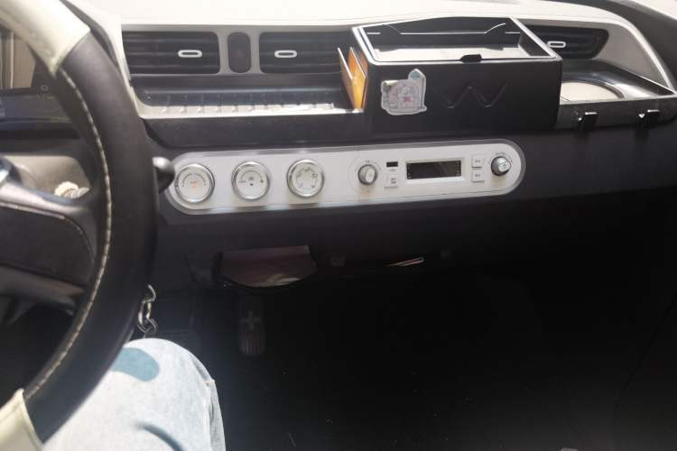 Used Wuling Hongguang MINIEV 2021 Macaron Sandwich Model 170 km Lithium Ternary Audio And AC Panel
