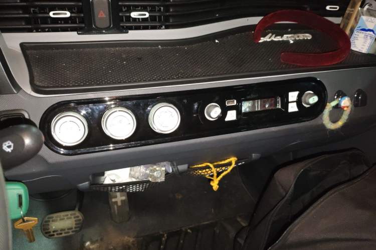 Used Wuling Hongguang MINIEV 2021 Macaron Premium Model – Lithium Iron Phosphate Audio And AC Panel