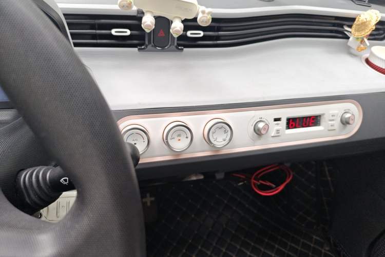 Used Wuling Hongguang MINIEV 2021 Macaron Premium Model – Lithium Iron Phosphate Audio And AC Panel