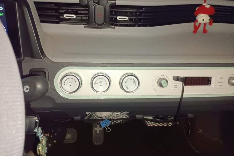 Used Wuling Hongguang MINIEV 2021 Macaron Premium Model – Lithium Iron Phosphate Audio And AC Panel