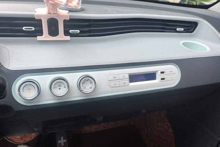 Used Wuling Hongguang MINIEV 2021 Macaron Premium Model – Lithium Iron Phosphate Audio And AC Panel