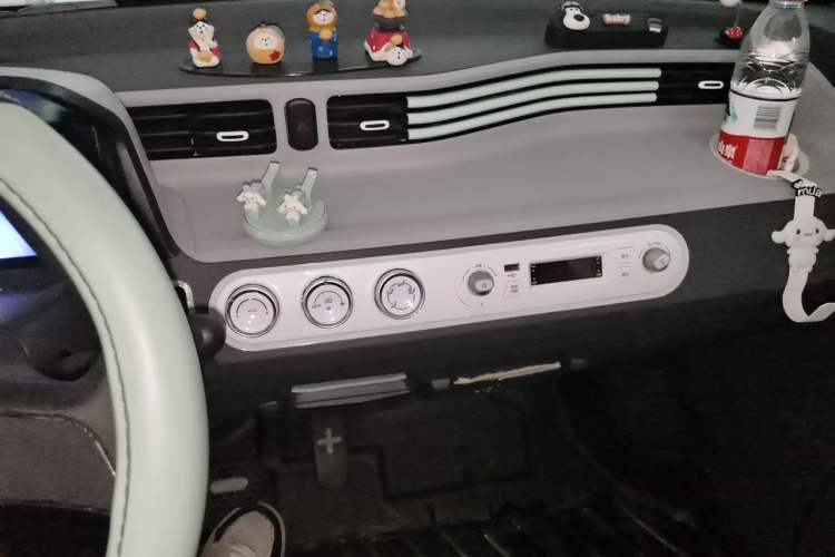 Used Wuling Hongguang MINIEV 2021 Macaron Premium Model – Lithium Iron Phosphate Audio And AC Panel