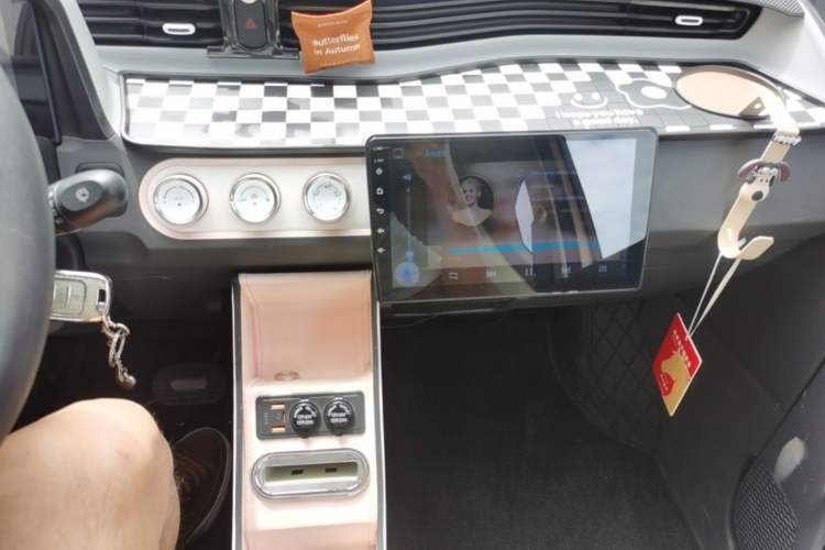 Used Wuling Hongguang MINIEV 2021 Macaron Premium Model – Lithium Iron Phosphate Audio And AC Panel