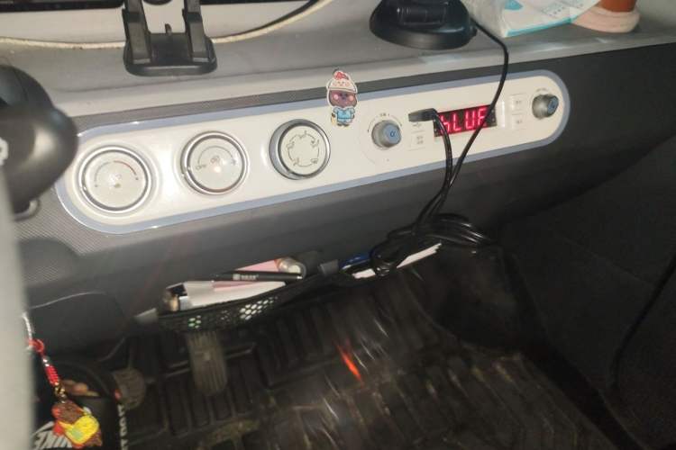 Used Wuling Hongguang MINIEV 2021 Macaron Premium Model – Lithium Iron Phosphate Audio And AC Panel