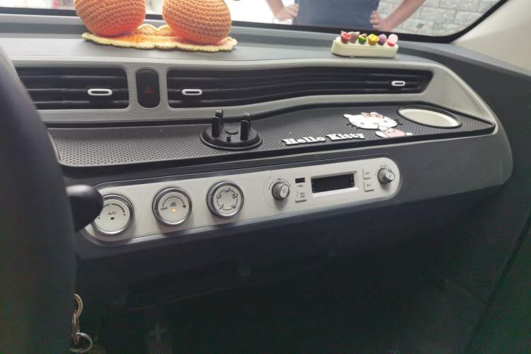 Used Wuling Hongguang MINIEV 2021 Macaron Fashion Edition Lithium-Ion Battery Audio And AC Panel
