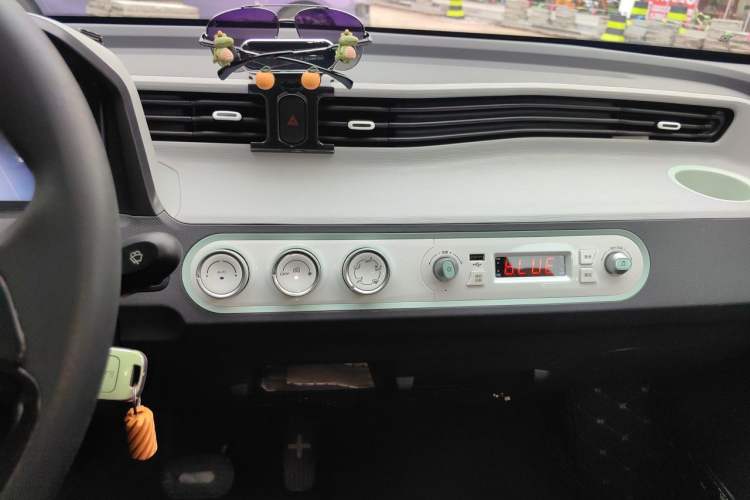 Used Wuling Hongguang MINIEV 2021 Macaron Fashion Model Lithium Iron Phosphate Audio And AC Panel