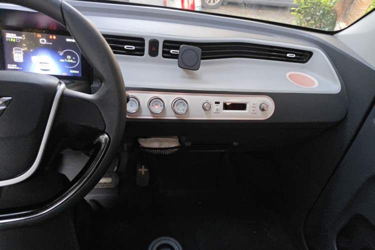 Used Wuling Hongguang MINIEV 2021 Macaron Premium Model – Lithium Iron Phosphate Audio And AC Panel
