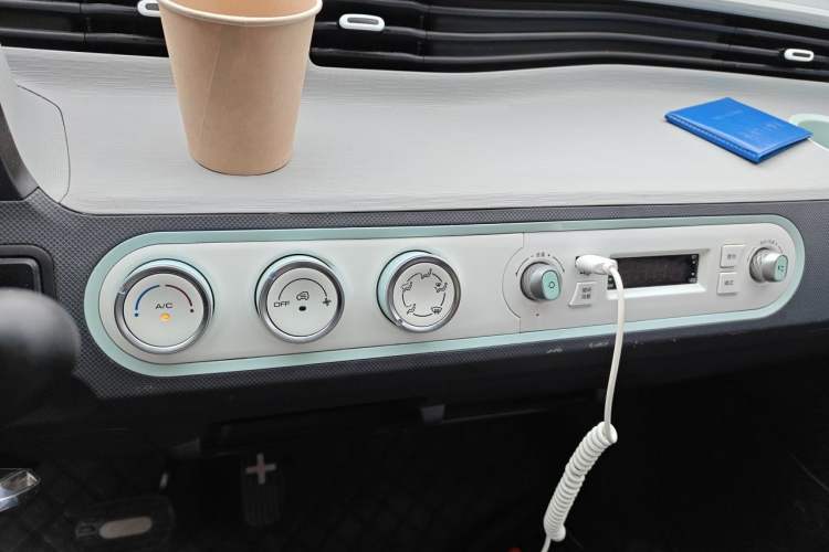 Used Wuling Hongguang MINIEV 2021 Macaron Fashion Edition Lithium-Ion Battery Audio And AC Panel