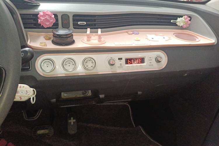 Used Wuling Hongguang MINIEV 2021 Macaron Premium Model – Lithium Iron Phosphate Audio And AC Panel