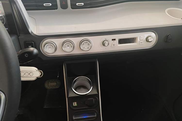 Used Wuling Hongguang MINIEV 2021 Macaron Fashion Edition Lithium-Ion Battery Audio And AC Panel