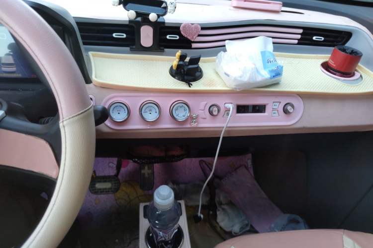 Used Wuling Hongguang MINIEV 2021 Macaron Premium Model – Lithium Iron Phosphate Audio And AC Panel