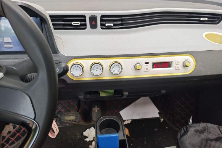 Used Wuling Hongguang MINIEV 2021 Macaron Fashion Model Lithium Iron Phosphate Audio And AC Panel
