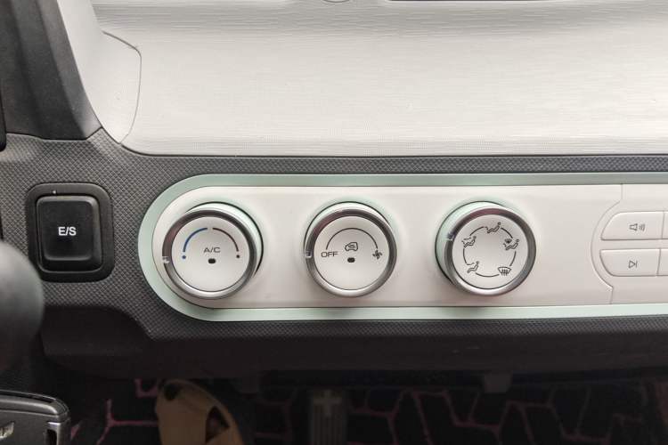 Used Wuling Hongguang MINIEV 2021 Macaron Premium Model – Lithium Iron Phosphate Audio And AC Panel