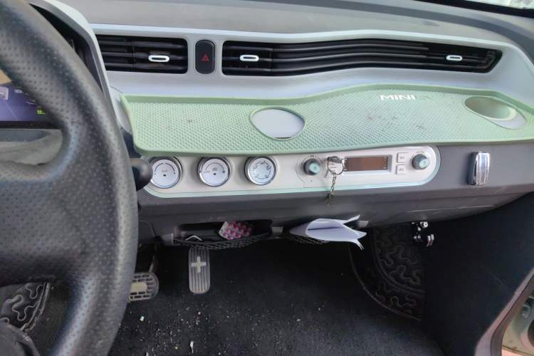 Used Wuling Hongguang MINIEV 2021 Macaron Premium Model – Lithium Iron Phosphate Audio And AC Panel