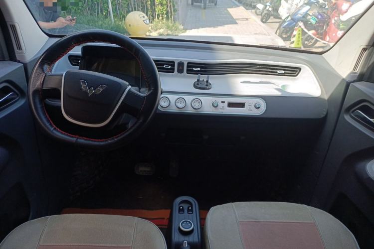 Used Wuling Hongguang MINIEV 2021 Macaron Fashion Edition Lithium-Ion Battery Center Console