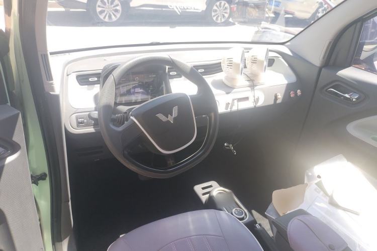 Used Wuling Hongguang MINIEV 2021 Macaron Fashion Model Lithium Iron Phosphate Center Console