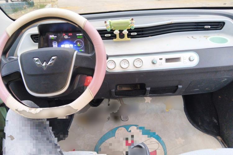 Used Wuling Hongguang MINIEV 2021 Macaron Fashion Model Lithium Iron Phosphate Center Console