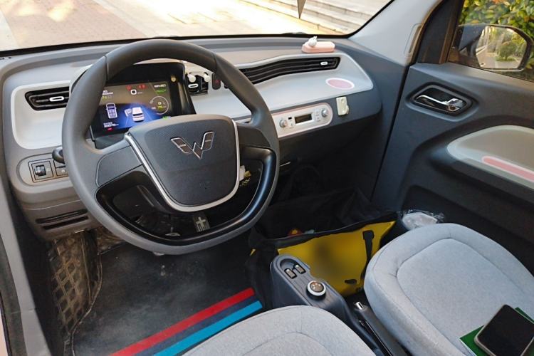Used Wuling Hongguang MINIEV 2021 Macaron Fashion Model Lithium Iron Phosphate Center Console