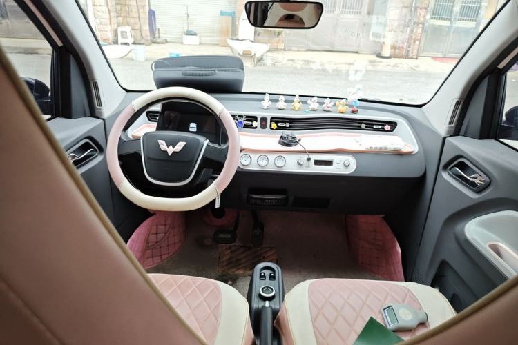 Used Wuling Hongguang MINIEV 2021 Macaron Fashion Model Lithium Iron Phosphate Center Console