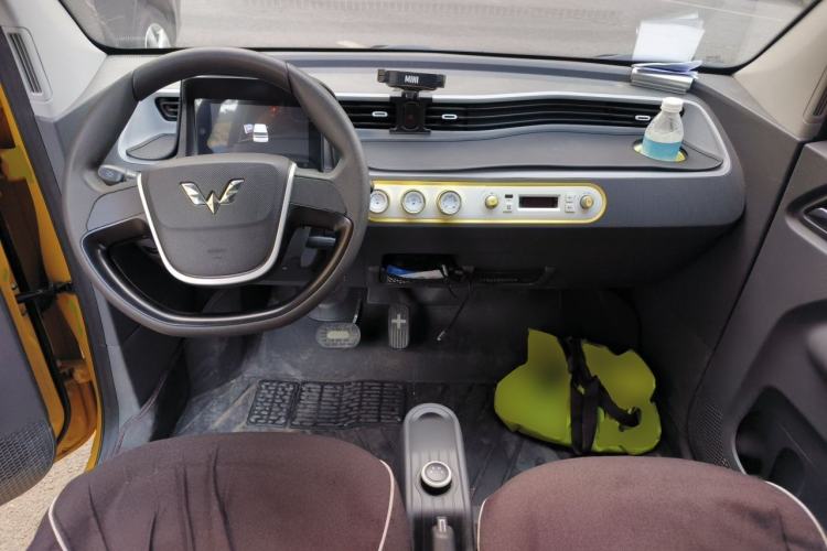 Used Wuling Hongguang MINIEV 2021 Macaron Premium Model – Lithium Iron Phosphate Center Console