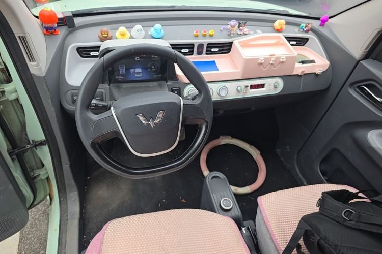 Used Wuling Hongguang MINIEV 2021 Macaron Fashion Model Lithium Iron Phosphate Center Console